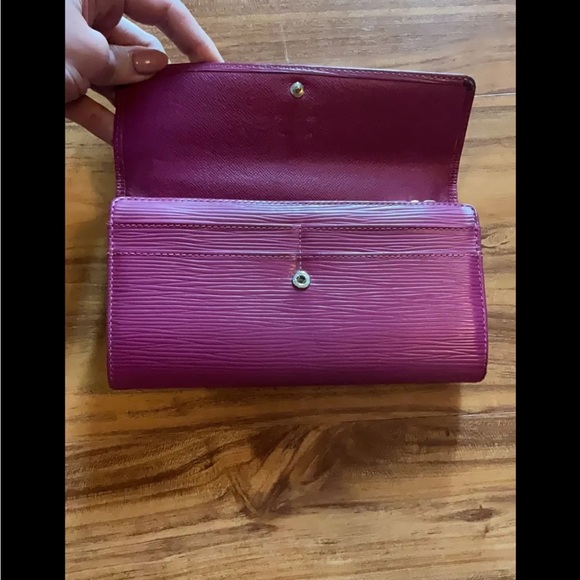 Louis Vuitton Pink Epi Leather Chain Wallet - Picture 8 of 15